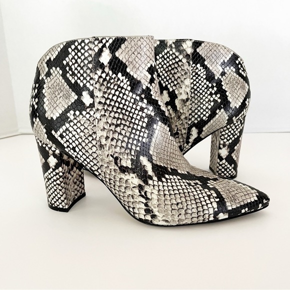 Marc Fisher Ltd Unno Bootie Women's Size 9.5M Black Snake Print Leather Zip Heel - Picture 6 of 10